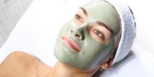 Mascarilla de arcilla verde para la cara: beneficios y cómo hacerla