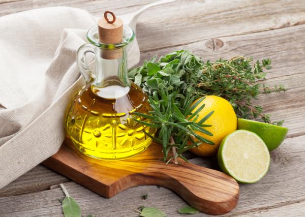 Cómo usar el aceite de oliva para adelgazar abdomen - Aceite de oliva y limón en ayunas