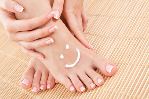 Beneficios del bicarbonato de sodio - Tratar el mal olor de los pies con bicarbonato