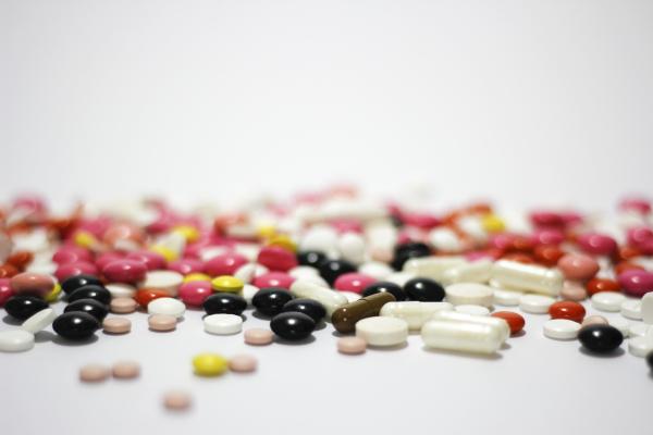 Tipos de antihistamínicos para alergia: cuáles existen y cuándo usar cada uno - Antihistamínicos de primera generación: ventajas, efectos y usos más comunes