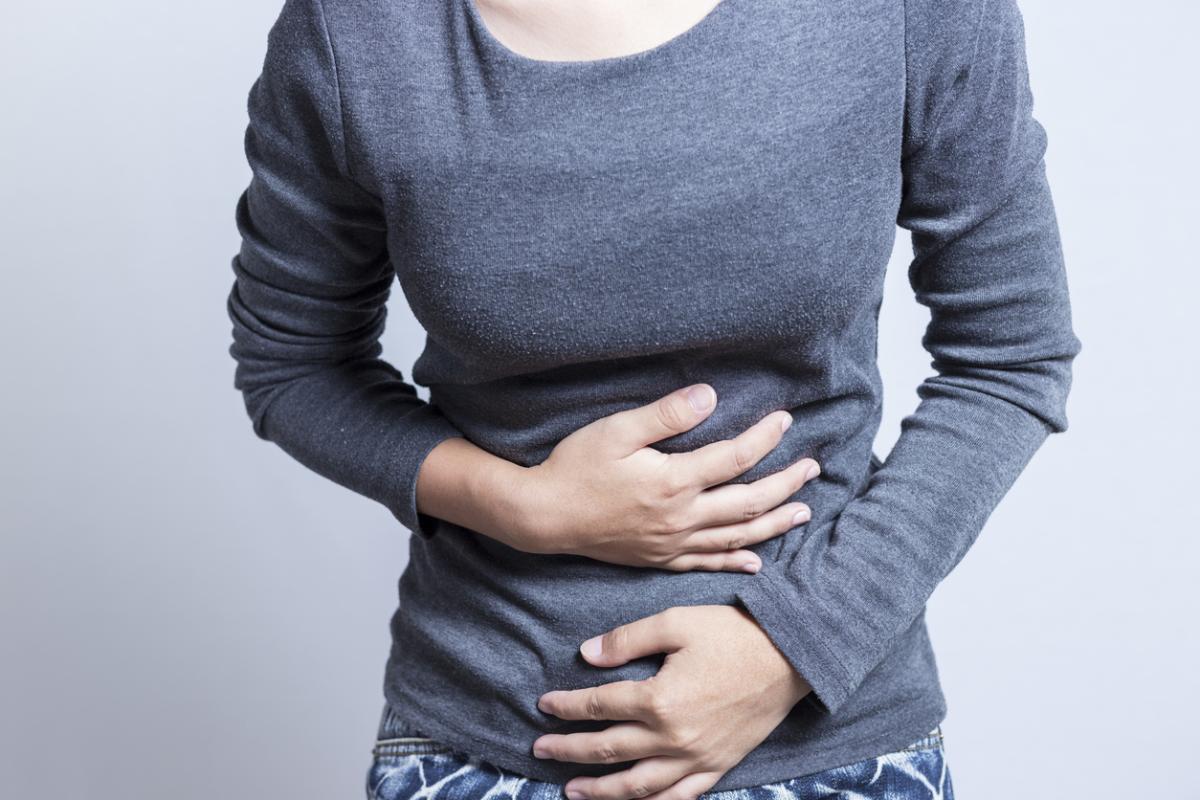 Dolor de estómago y espalda a la vez: causas