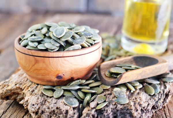 Alimentos para combatir la fatiga muscular - Aceite de oliva y semillas de calabaza