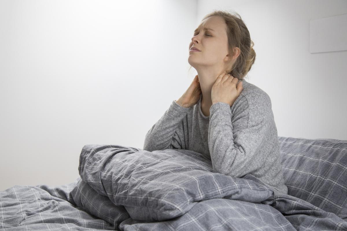 Cómo quitar el dolor de cuello por dormir mal