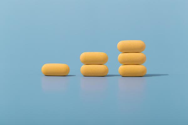 Uñas rayadas verticalmente: causas y tratamiento - Medicamentos y tratamientos médicos