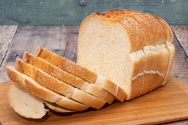 Alimentos que producen estreñimiento - Pan blanco y granos refinados