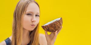 Oil pulling con aceite de coco: beneficios y contraindicaciones