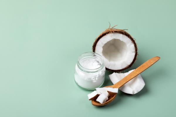 Oil pulling con aceite de coco: beneficios y contraindicaciones - Propiedades y beneficios del aceite de coco