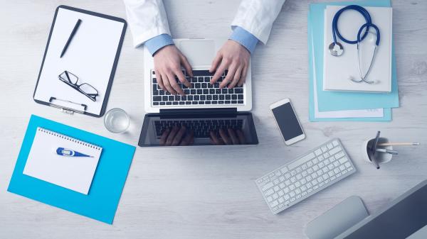 Bulto en el cuero cabelludo: por qué aparece - ¿Cuándo acudir al médico?