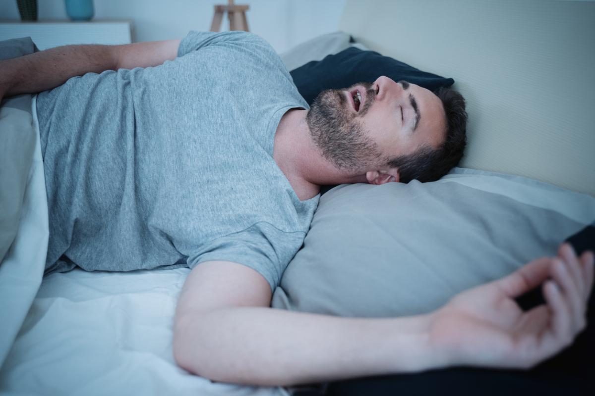 Boca seca al dormir: causas, tratamiento y remedios