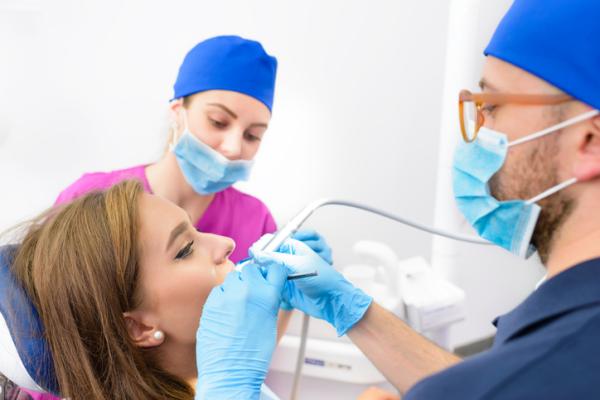 Cómo elegir una buena clínica dental