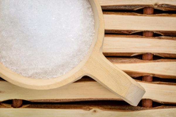 Remedios caseros para la psoriasis en el cuero cabelludo - Sales de Epsom, acción antiinflamatoria e hidratante