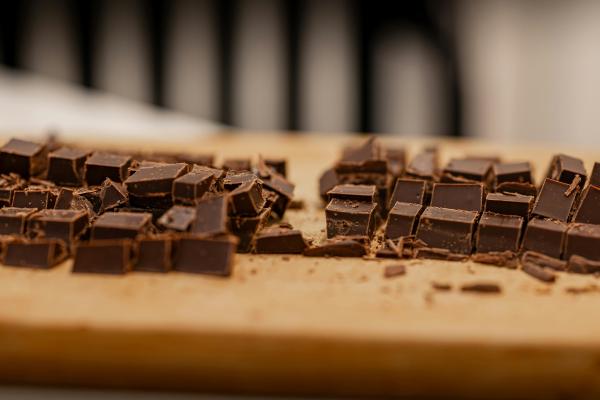 Alimentos ricos en triptófano y serotonina para mejorar el ánimo y la salud mental - Chocolate negro