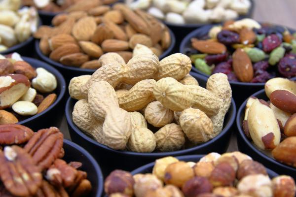 Alimentos ricos en triptófano y serotonina para mejorar el ánimo y la salud mental - Frutos secos y semillas
