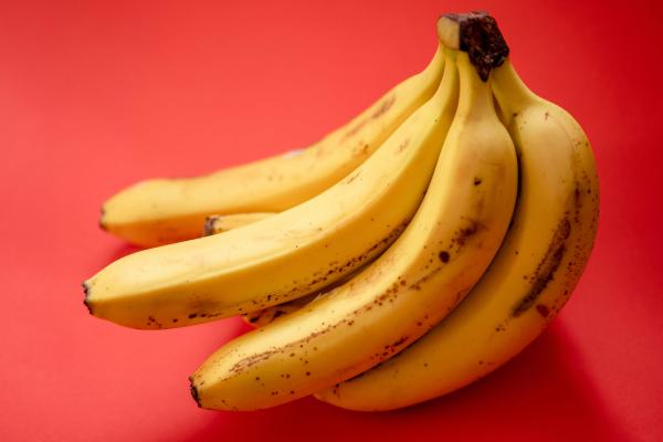 Alimentos ricos en triptófano y serotonina para mejorar el ánimo y la salud mental - Plátanos