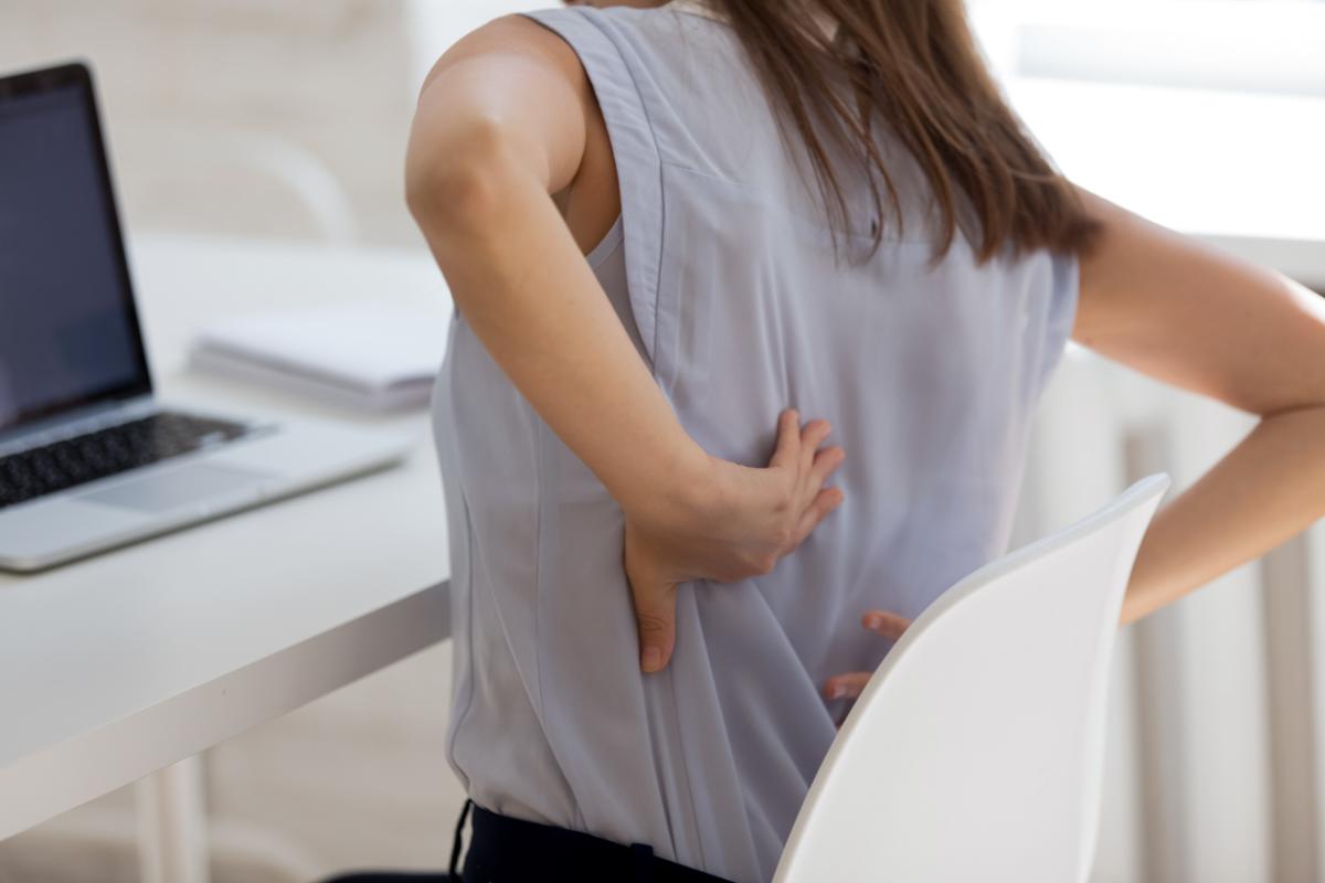 Dolor de espalda a la altura de los pulmones: causas y tratamiento