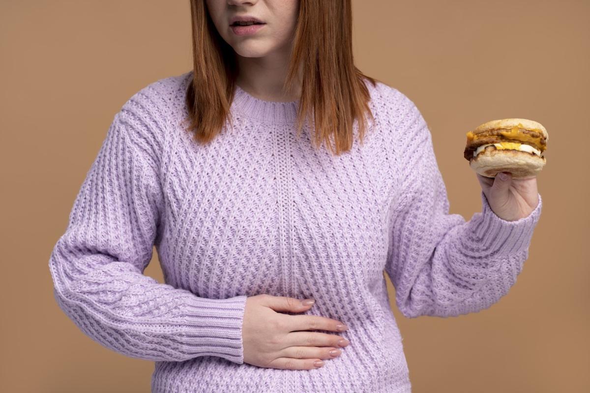 He comido demasiado y me siento mal: ¿qué hacer y qué tomar?