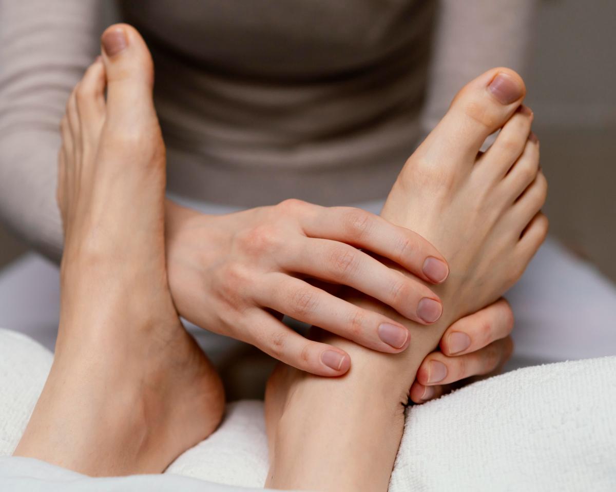 Uñas de los pies moradas sin golpe: causas y tratamiento