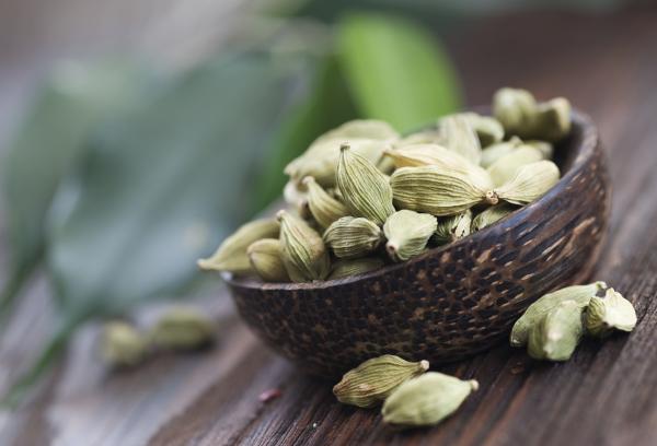 Remedios caseros para la amigdalitis - Cardamono, tomillo y romero