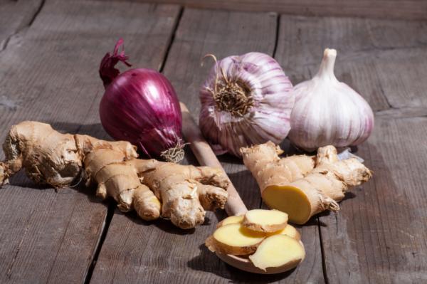 Remedios caseros para tos con flema - Cebolla, miel y jengibre