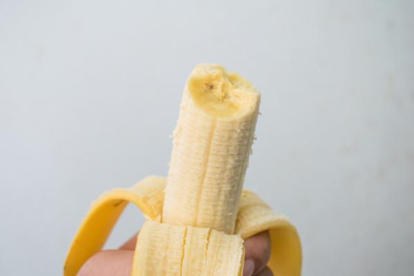 Los mejores antiácidos naturales - Plátano