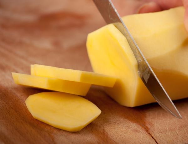 Remedios caseros para eliminar las manchas de las axilas - Jugo de patata