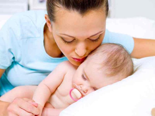 Consejos para aliviar los cólicos de los bebés - Agua tibia