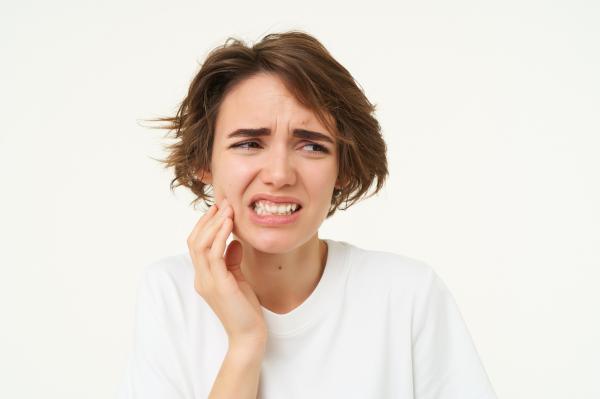 Presión en la cabeza sin dolor: causas y tratamiento - Problemas dentales