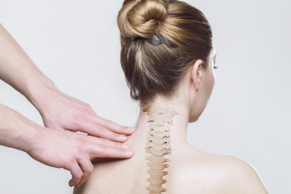 Ganglio inflamado en el cuello sin dolor: causas comunes - Síntomas que pueden acompañar al ganglio