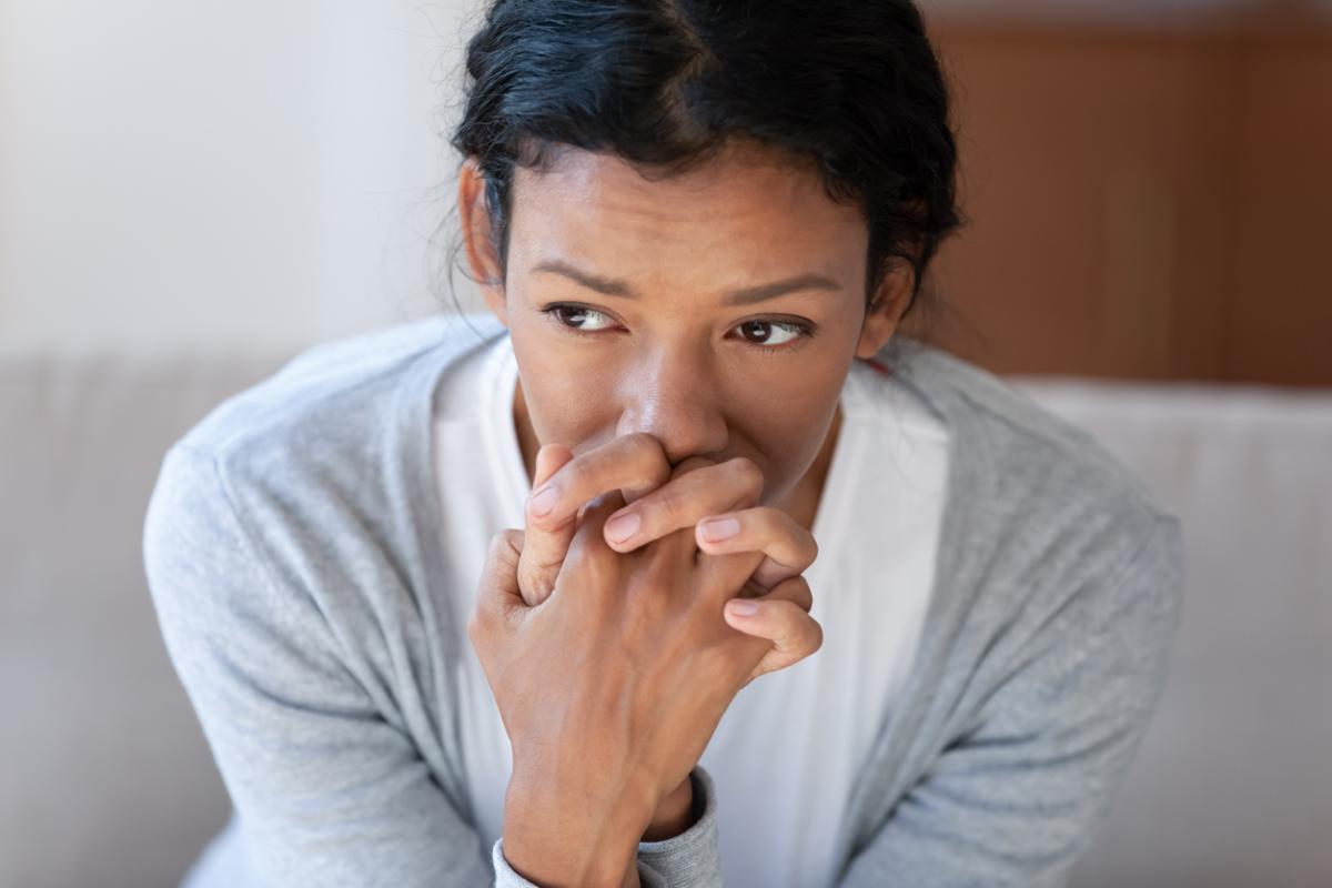 Temblores en el cuerpo por ansiedad: causas y tratamiento