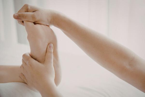 Bulto interno en la planta del pie o fibroma plantar: causas, síntomas y tratamientos - Causas del bulto interno en la planta del pie o fibroma plantar
