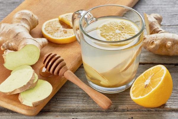 Agua de jengibre y limón: beneficios y cómo se prepara