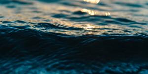 Beber agua de mar: beneficios y contraindicaciones