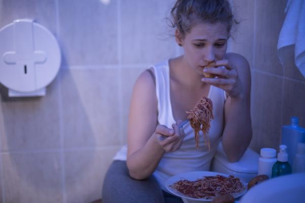 Bulimia: síntomas, tratamiento y consecuencias - Síntomas de la bulimia