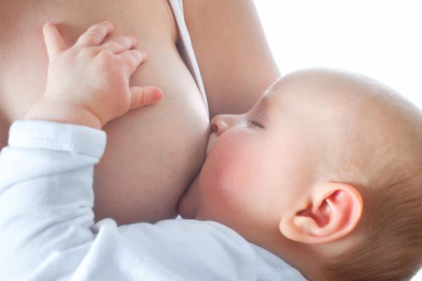 Cómo quitar el hipo a un bebé - Hipo en lactantes: causas
