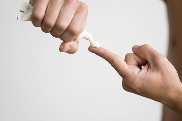 Terbinafina crema: para qué sirve, dosis y cómo se aplica - ¿Cómo aplicar la Terbinafina crema?
