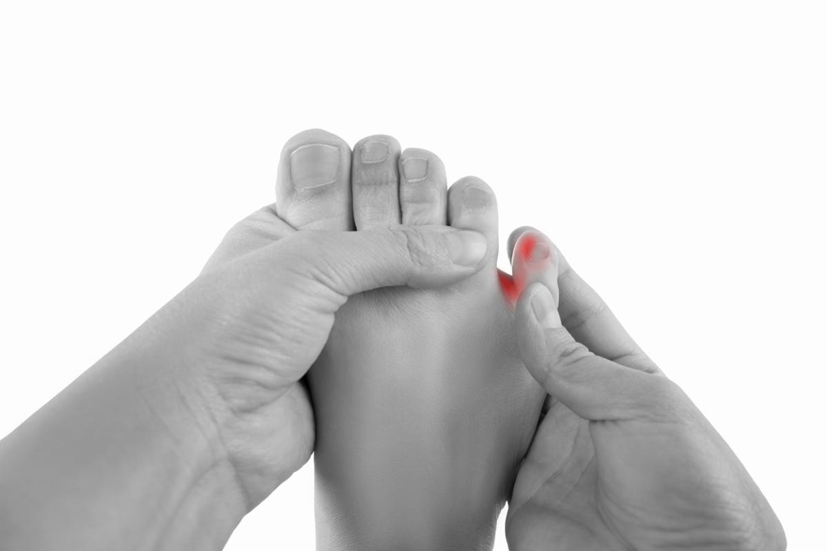 Dolor en el dedo meñique del pie: causas y tratamiento
