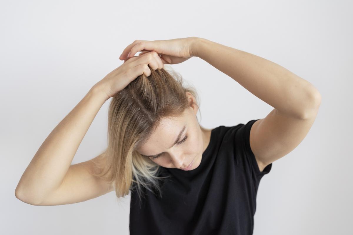 Mi pelo no crece más de los hombros: por qué y qué hacer
