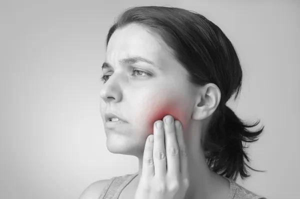 Dolor en los ganglios del cuello: causas, tratamiento y cuándo preocuparse - Infecciones bucales