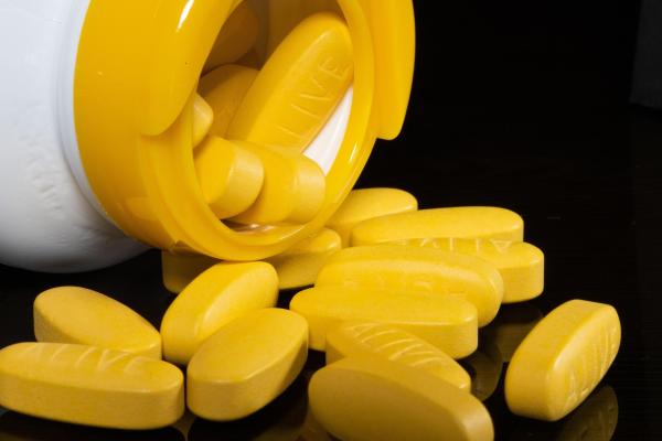 Manchas blancas en las uñas: causas y tratamiento - ¿Qué vitaminas pueden ayudar?