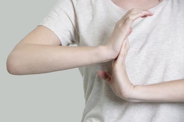 Dolor en los dedos de las manos: causas y remedios para aliviarlo - Dolor en los dedos de las manos: causas frecuentes
