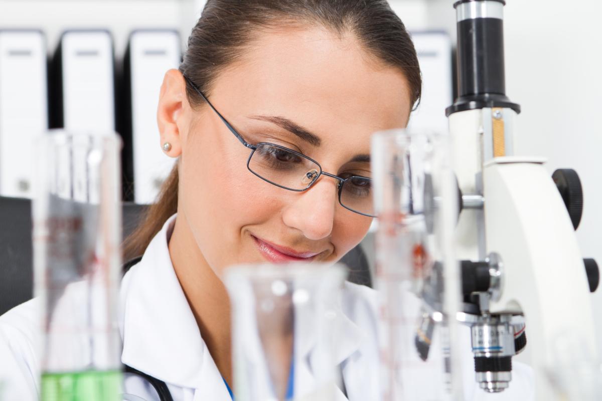 Todo lo que necesitas saber para ser técnico de laboratorio