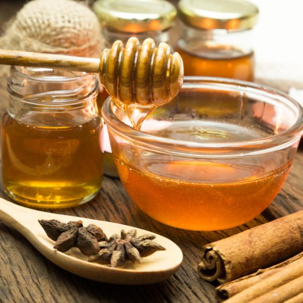 Remedios caseros para el dolor de garganta - Miel para luchar contra virus y bacterias