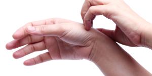 Resequedad en las manos: causas, tratamiento y remedios caseros