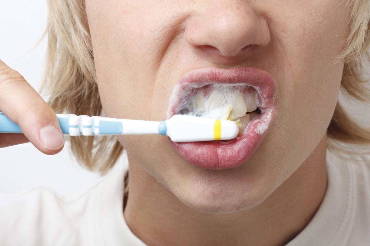 Por qué me dan arcadas cuando me cepillo los dientes