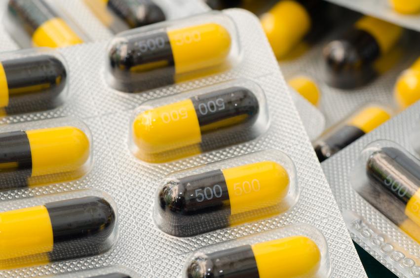 ¿Puedo tomar Omeprazol y antibióticos a la vez?