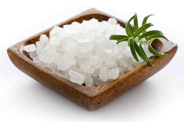 Remedios caseros para los hongos en los pies - Agua con sal para aliviar la picazón