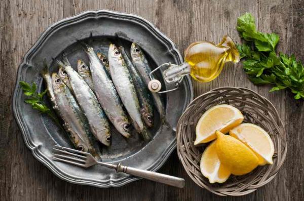 Alimentos que aumentan el colesterol bueno - Pescados azules