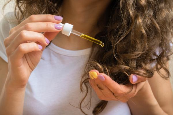 Propiedades del aceite de sésamo para el cabello - Cómo usar el aceite de sésamo para el pelo