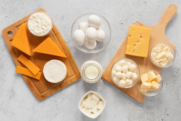 Alimentos prohibidos para las plaquetas bajas - 8. Quesos o lácteos no pasteurizados
