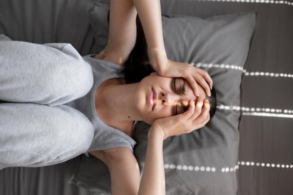 Me despierto de madrugada y ya no puedo dormir: por qué y soluciones - Estrés y ansiedad